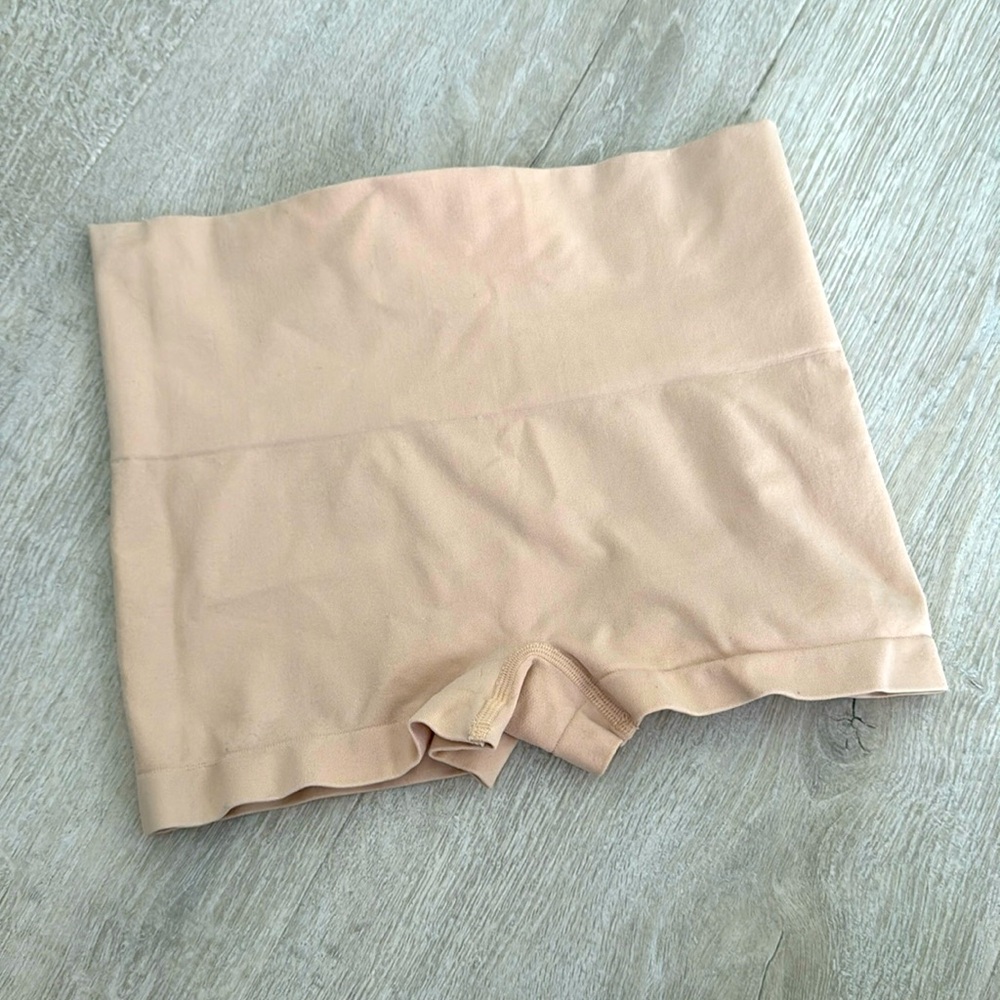 SPANX Light Beige Shapewear Shorts Nude Large